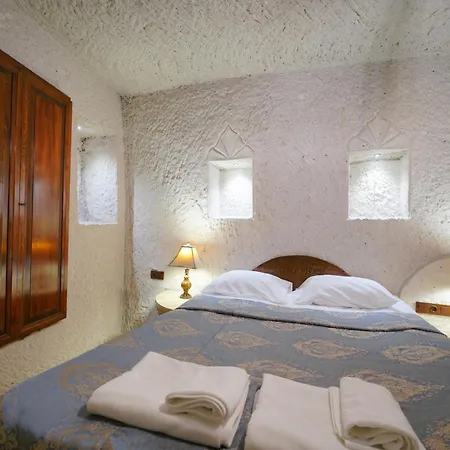 Otel Lalezar Cave 3*